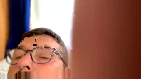 oscarbcncat online show from April 5, 3:42 pm