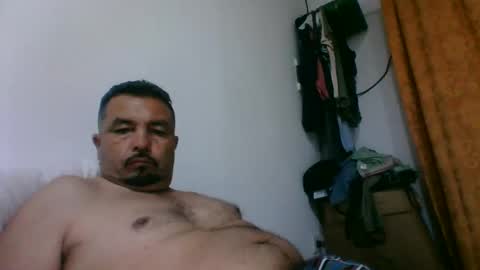 oscarjhe3512 online show from April 10, 1:44 am