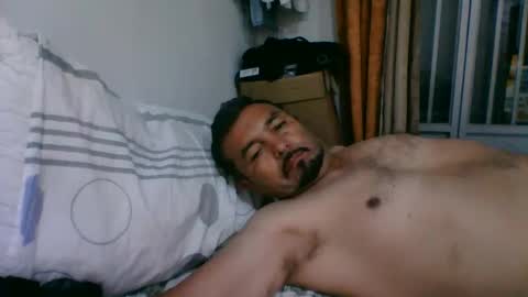 oscarjhe3512 online show from April 19, 2:01 am