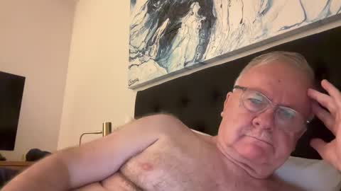 ozhairybearxxxx online show from December 3, 11:07 am