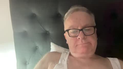 ozhairybearxxxx online show from March 3, 11:11 am