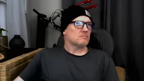 pale_dad_bod online show from December 4, 4:34 am