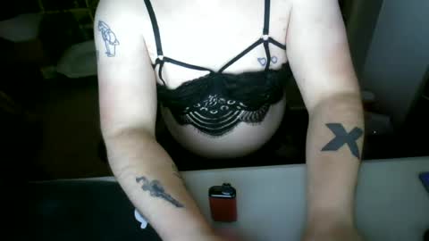 pale_prince67 online show from June 28, 7:04 am