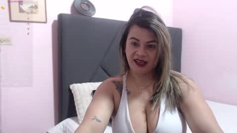 pamela_echeverria online show from November 18, 10:18 am