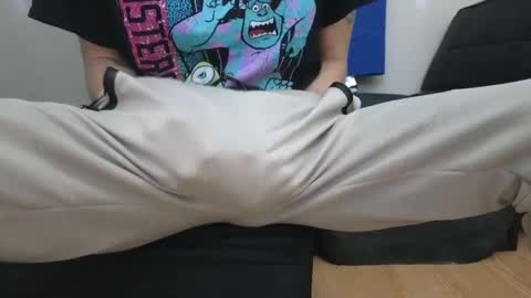 PantsLessTraveler online show from February 6, 9:43 am