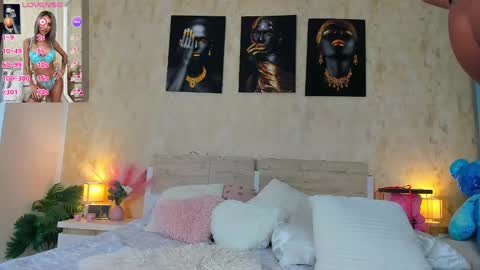 Paris online show from March 4, 5:11 am