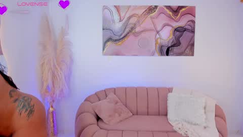 Paris  online show from February 6, 10:00 pm