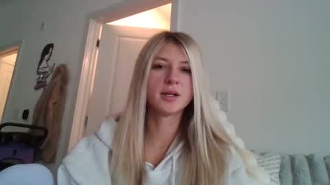 parisbaby2000 online show from November 18, 6:11 pm