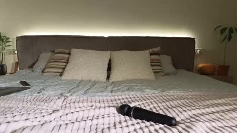 Anna online show from October 15, 7:15 pm