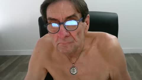 Snapshot of pastelito76 chatting on October 21, 8:23 pm Bob online show from October 21, 8:23 pm