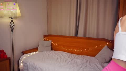 We are Ameliaday and Sofianight Welcome to my room Lovense is active   PVT IS OPEN  online show from December 21, 7:35 am