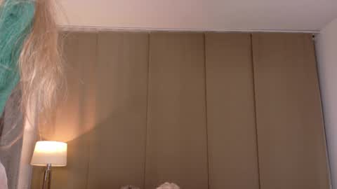 Paula Andrea online show from April 22, 2:30 am