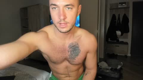 paulblack021 online show from April 3, 9:11 pm