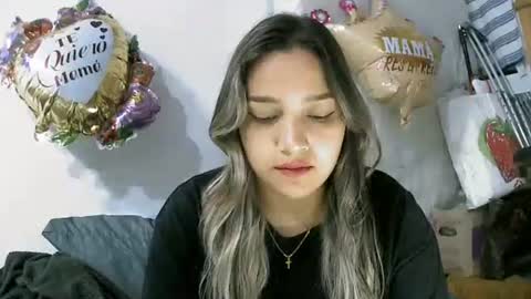 paulina_x_x online show from May 3, 10:38 pm