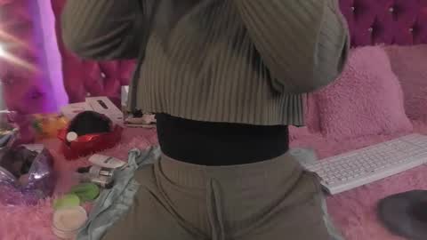 paulinabelen21 online show from October 18, 4:27 am