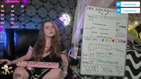 ArtsyHeartsyy online show from December 10, 1:54 am