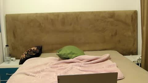 Lizzy  Zain online show from March 31, 10:21 pm