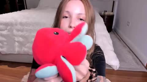 Lili online show from November 8, 9:12 am