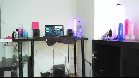 Help me to reach 200 thumbs up  online show from September 9, 7:36 pm