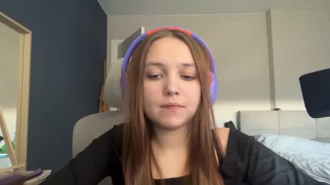 Luna Vale online show from June 18, 2:44 pm
