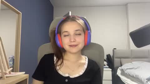 Luna Vale online show from July 18, 7:49 pm