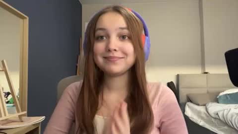 Luna Vale online show from June 19, 2:45 pm