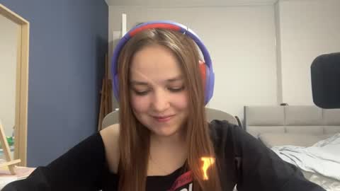 Luna Vale online show from June 22, 3:30 pm