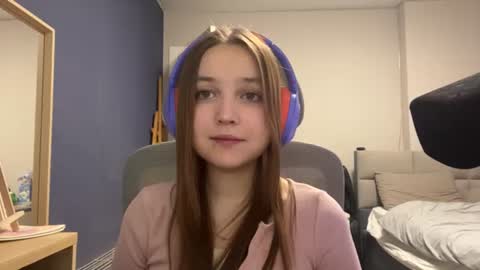 Luna Vale online show from July 13, 7:39 pm