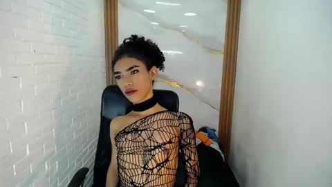 Penelopee Rouse online show from October 16, 8:51 pm