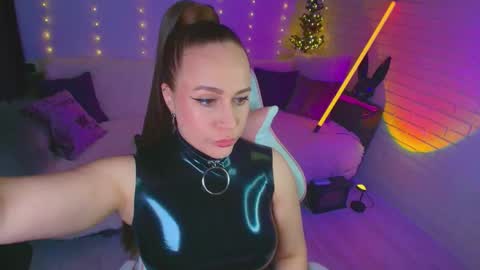 Dia  online show from April 13, 10:47 pm