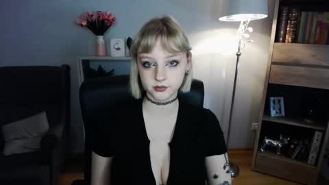Snapshot of perfect_madeline chatting on October 19, 1:27 pm Madeline online show from October 19, 1:27 pm