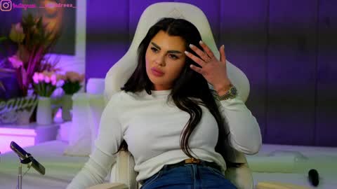 Dee online show from November 18, 5:27 pm