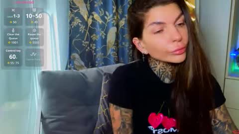 Anna online show from April 3, 10:11 am