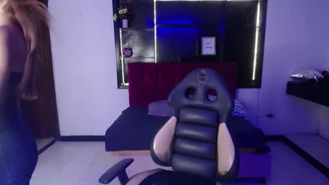 perla_lovely online show from March 28, 12:28 pm