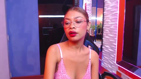 Perla online show from February 28, 3:15 pm