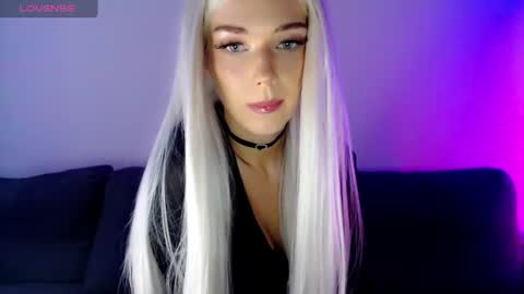 Snapshot of pervyblonde chatting on December 6, 10:55 am Isabella online show from December 6, 10:55 am