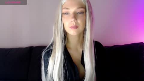 Snapshot of pervyblonde chatting on October 28, 11:22 am Isabella online show from October 28, 11:22 am