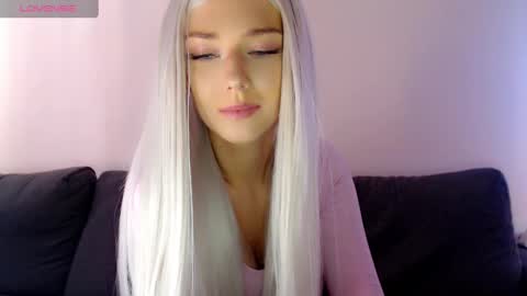 Snapshot of pervyblonde chatting on February 21, 9:56 am Isabella online show from February 21, 9:56 am