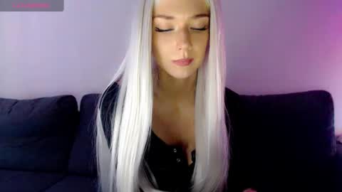 Snapshot of pervyblonde chatting on February 20, 1:19 pm Isabella online show from February 20, 1:19 pm