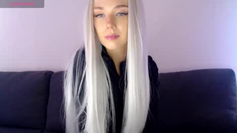 Snapshot of pervyblonde chatting on February 9, 11:14 am Isabella online show from February 9, 11:14 am