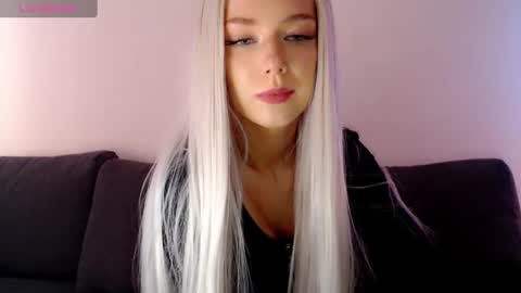 Snapshot of pervyblonde chatting on February 13, 11:28 am Isabella online show from February 13, 11:28 am