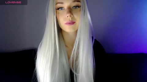 Snapshot of pervyblonde chatting on December 4, 12:08 pm Isabella online show from December 4, 12:08 pm