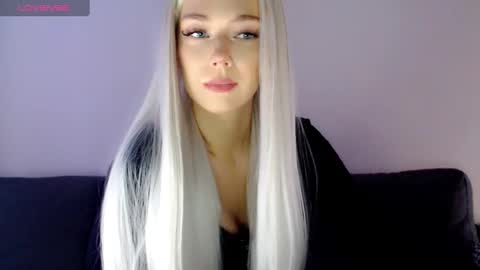 Snapshot of pervyblonde chatting on January 2, 12:24 pm Isabella online show from January 2, 12:24 pm