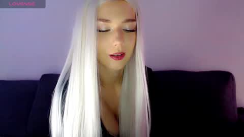 Snapshot of pervyblonde chatting on December 29, 10:23 am Isabella online show from December 29, 10:23 am