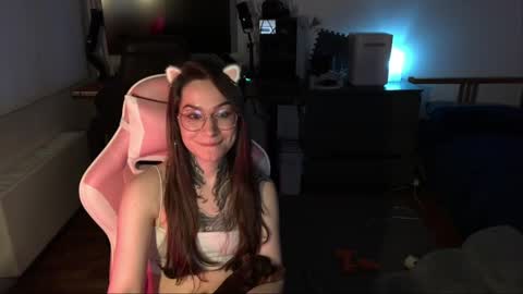 petal_dust_ online show from April 2, 4:14 pm