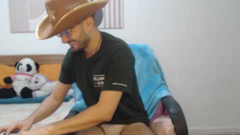 Snapshot of peter_x_annaud chatting on October 10, 11:27 am FELIPE online show from October 10, 11:27 am