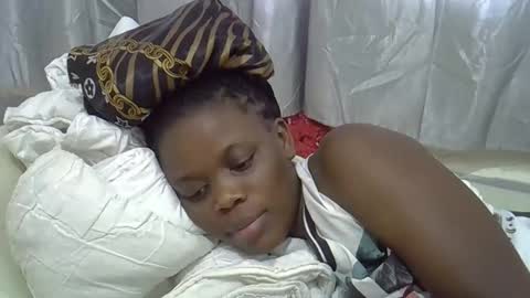 Snapshot of petite_melan chatting on October 22, 9:12 am petite_melan online show from October 22, 9:12 am