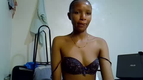 petite_melinda online show from June 20, 2:51 am