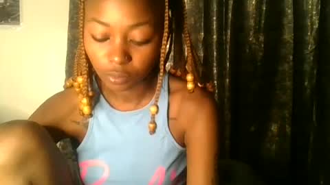 petite_queen69 online show from June 23, 7:09 pm