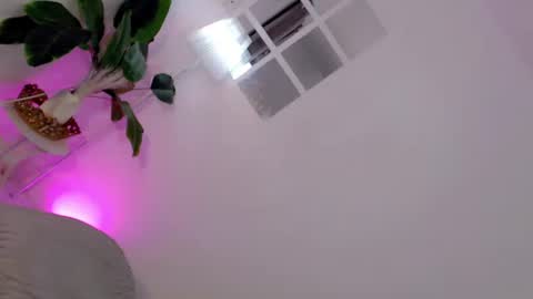 petite_steffi69 online show from February 16, 5:05 am